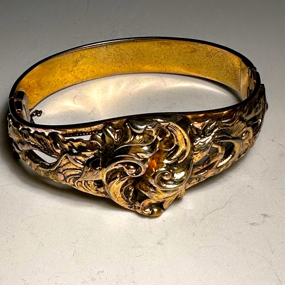 VNTG Art Nouveau Gold-Toned Clasp Cuff Bracelet